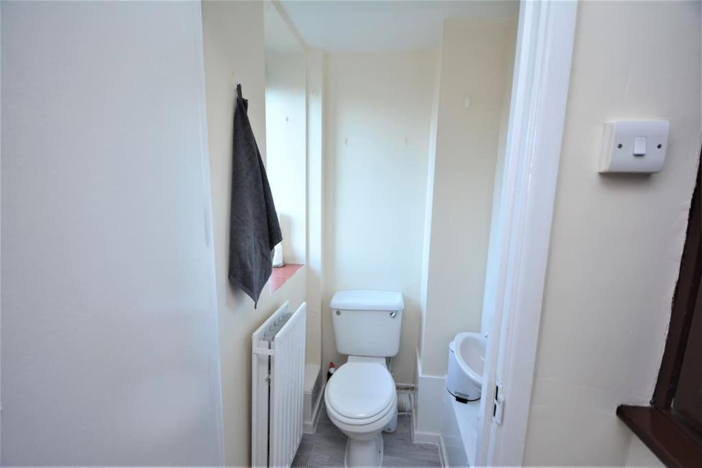 Lovely 4 Bedroom Apartment Close To The City Walking Distance From The Rivere View Лондон Экстерьер фото