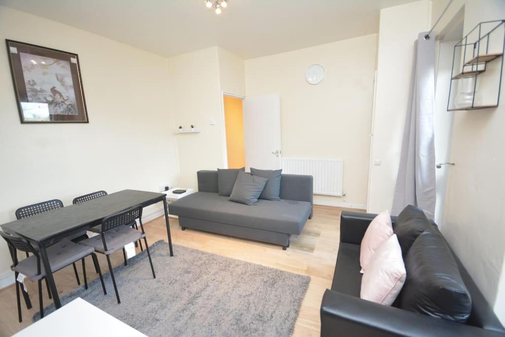 Lovely 4 Bedroom Apartment Close To The City Walking Distance From The Rivere View Лондон Экстерьер фото