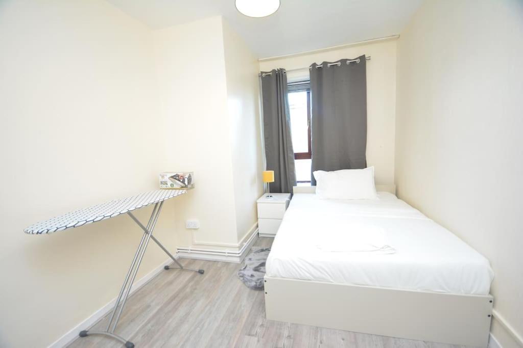 Lovely 4 Bedroom Apartment Close To The City Walking Distance From The Rivere View Лондон Экстерьер фото
