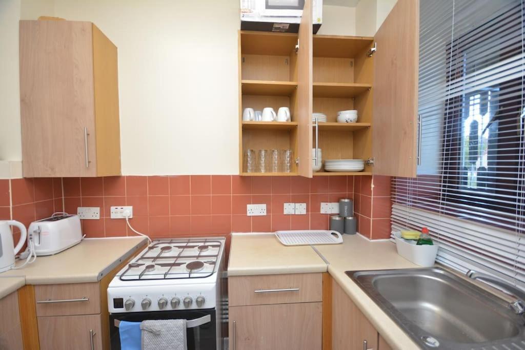 Lovely 4 Bedroom Apartment Close To The City Walking Distance From The Rivere View Лондон Экстерьер фото