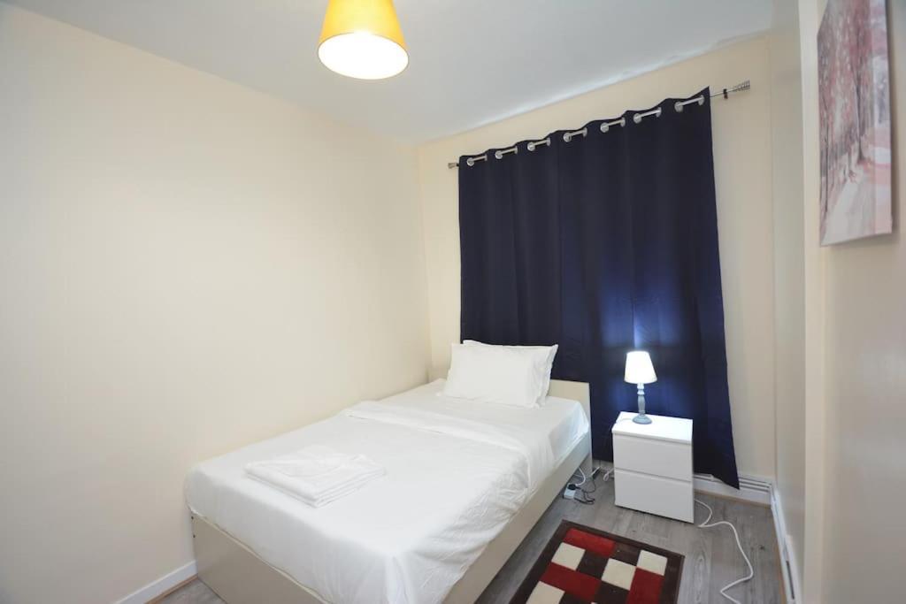 Lovely 4 Bedroom Apartment Close To The City Walking Distance From The Rivere View Лондон Экстерьер фото