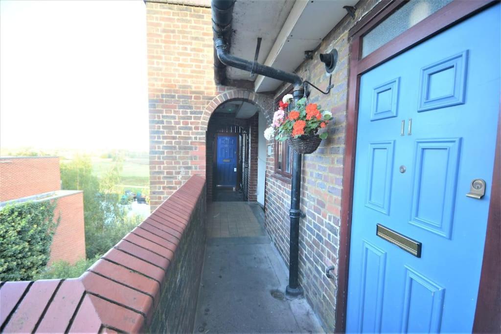 Lovely 4 Bedroom Apartment Close To The City Walking Distance From The Rivere View Лондон Экстерьер фото